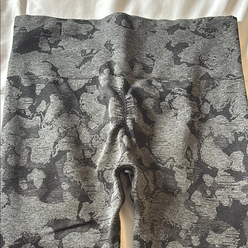 Gymshark Black and Gray Camouflage Leggings - Picture 6 of 6